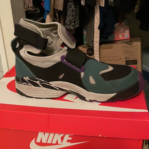 Special edition Nike. Multi colored. 9.5 - Picture 3 of 3